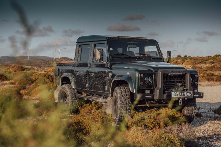 land rover defender 110 green desert