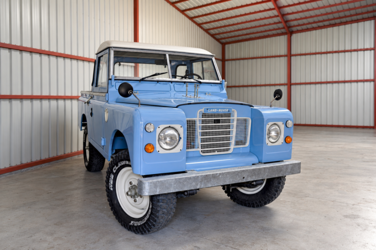 Land Rover Series 3 baby blue